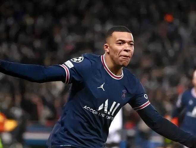 卡利亚里高空压制罗马防线屡失误，科内孤掌难鸣