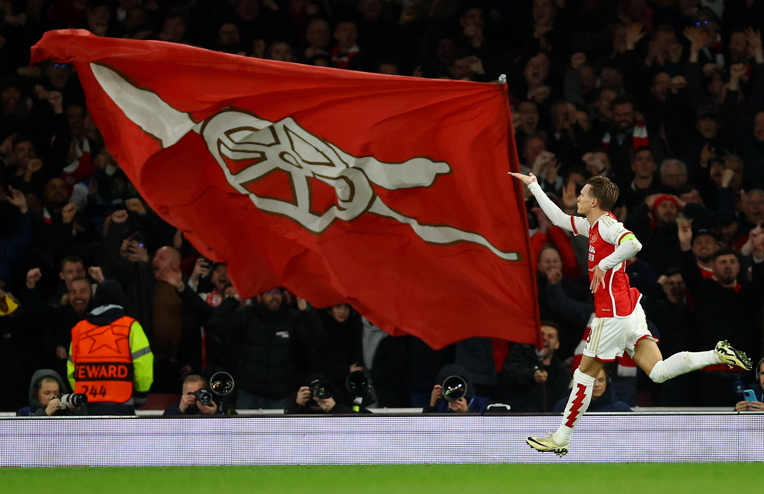 弗赖堡4-0大胜美因茨，奥斯特哈格、曼赞比建功