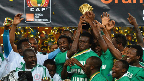 拜仁vs圣保利首发：凯恩领衔！迪亚斯、金玟哉、欧文在列