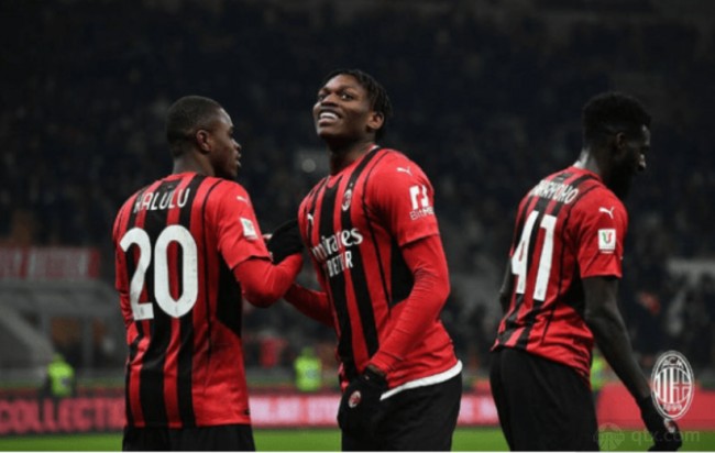 曼联1-1遭保级队逼平引热议，球迷愤怒点评，揪出最大罪人