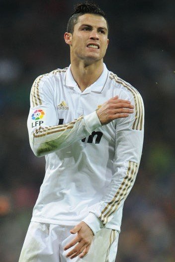 助罗马升至意甲榜首，斯维拉尔达成罗马生涯100场里程碑